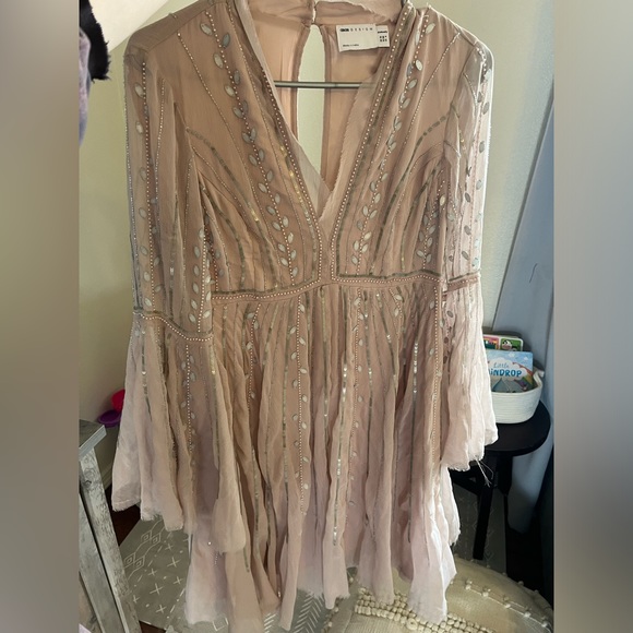 Flowy Maternity Dress - Picture 1 of 2